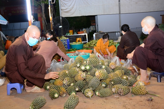 Chùa Hoằng Pháp: Tiếp tục hỗ trợ người dân khó khăn trong đại dịch Covid (đợt 8)